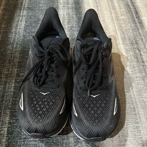 Black 8.D (Wide) Women’s Hoka Clifton 9s